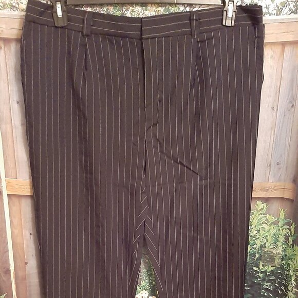 Men's 2XL Pinstripe Gangster Suit w/ Hat and Accessories - Picture 5 of 6